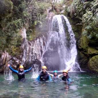 Friends getting a picture with the waterfall